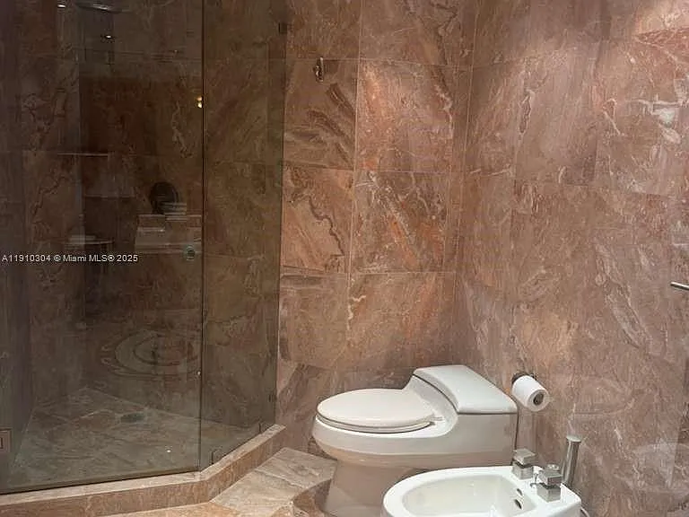5025 Collins Ave #1602 — Photo 17