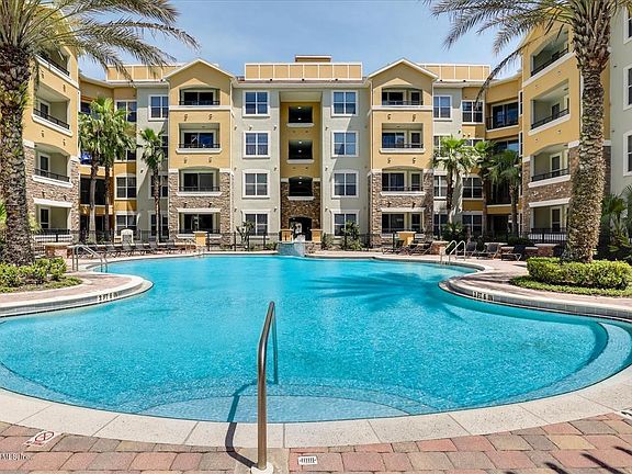 3rd image of 8539 GATE Parkway #9207