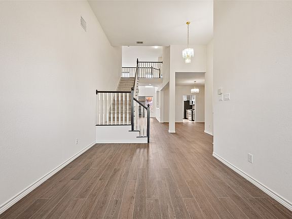 5th image of 2705 Magnolia Ln