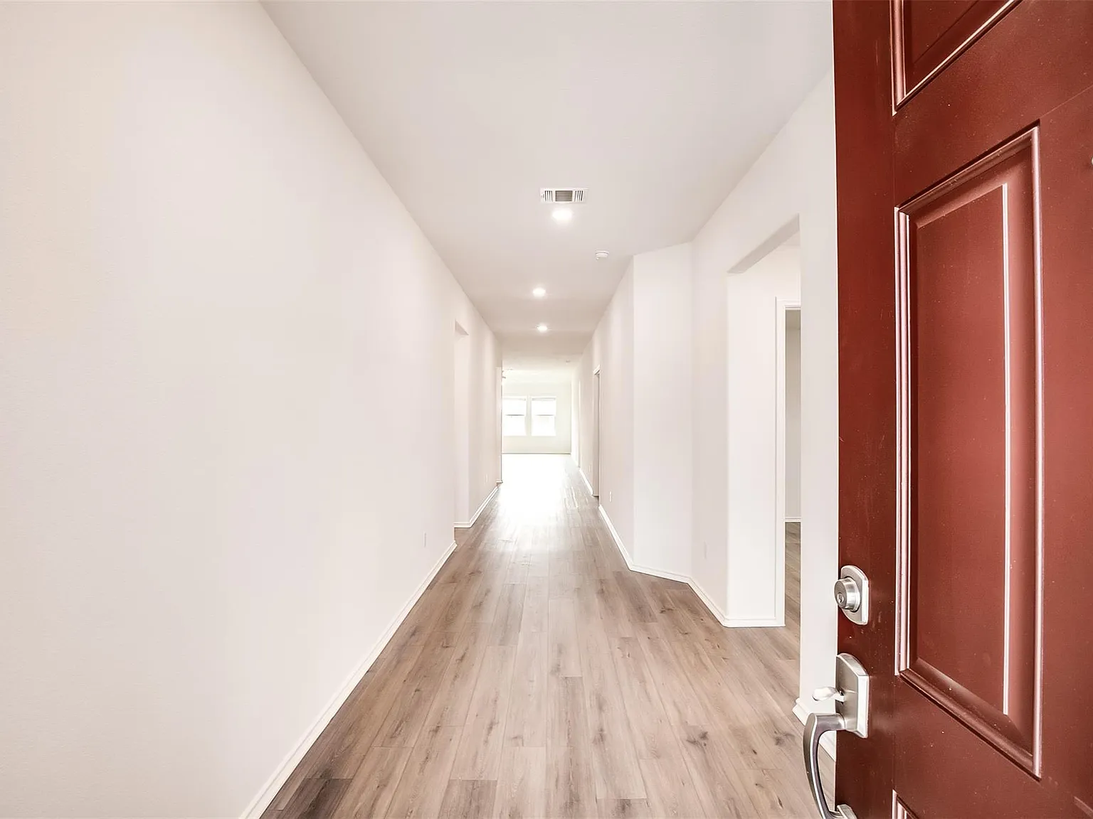 4 bed, 3.0 bath, 2356 sqft, $2,345 — Photo 4