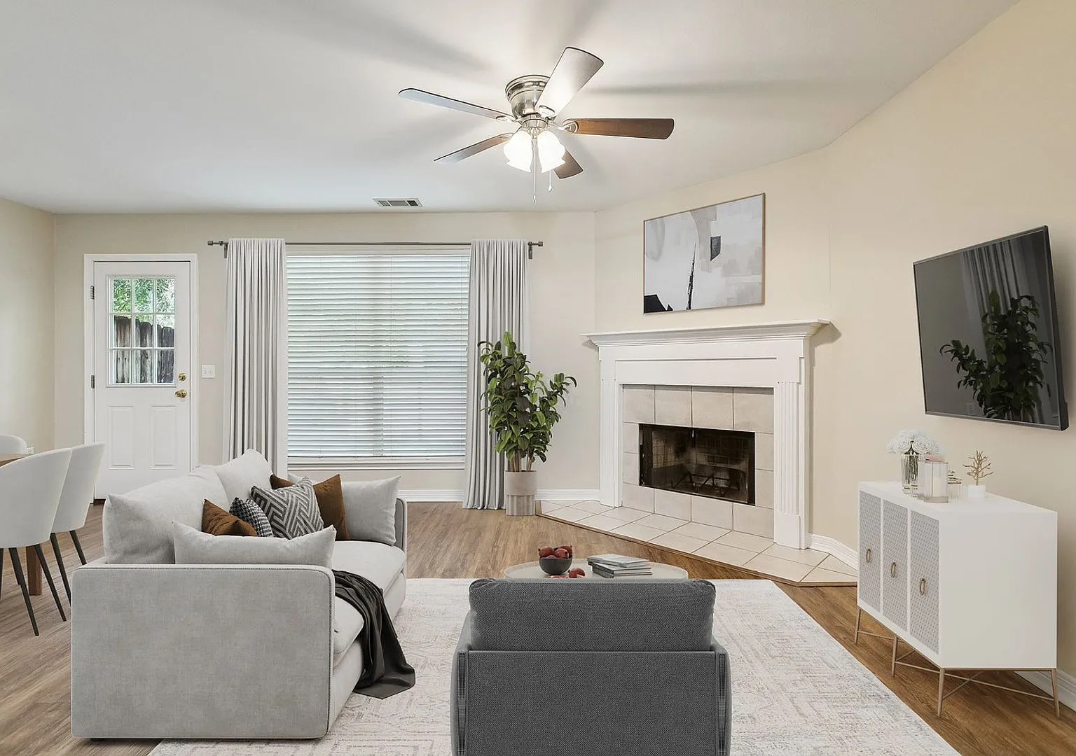 3BR/2.5BA Townhome Garage + Backyard Great Schools — Photo 4