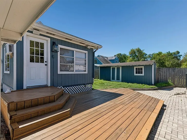 310 E Paris St — Photo 19
