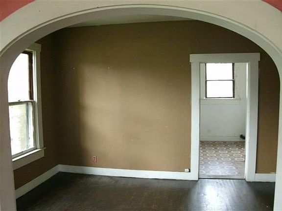 3rd image of 1015 Avenue B