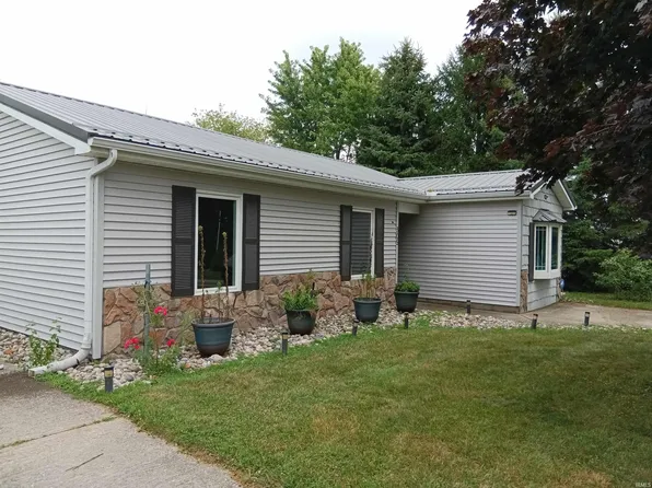 305 Chapel Ln, Ashley, IN 46705