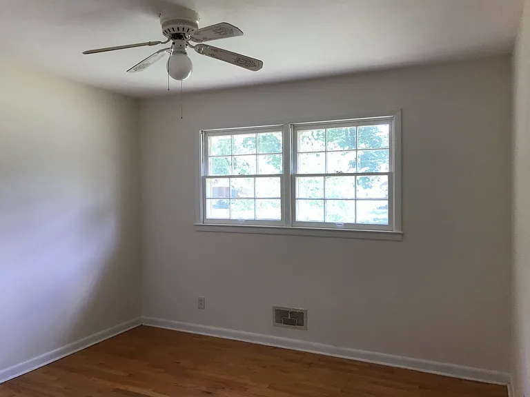 946 Boswell Dr — Photo 8