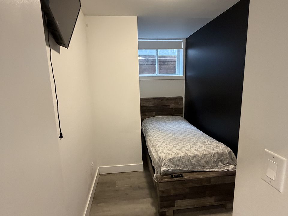 2nd image of 227 Blackburn Ave #1-R1