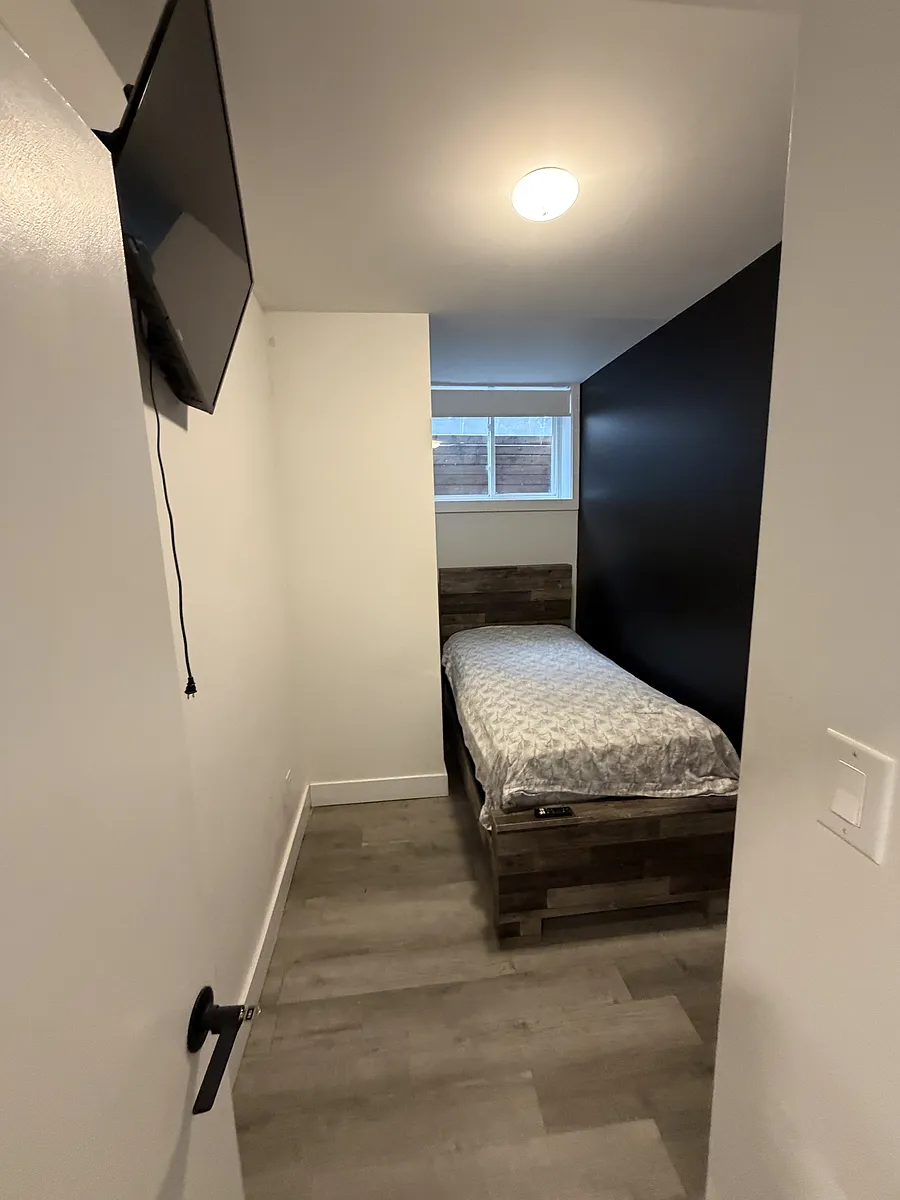 Building Photo - 227 Blackburn Ave #1-R1