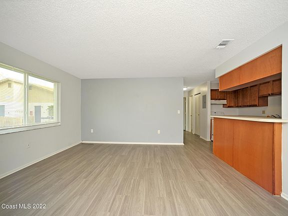 4th image of 1355 Westover St #101