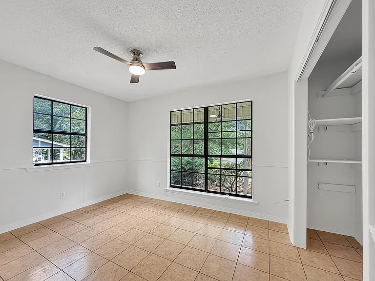 726 W Lakeshore Dr — Photo 10