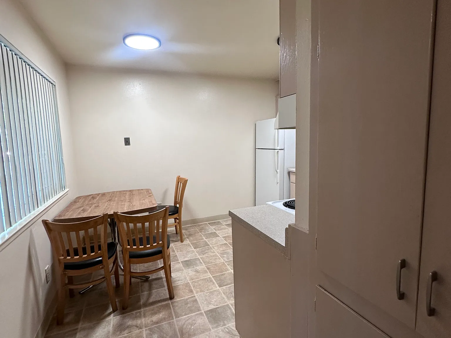 2 bed, 525 sqft, $2,200 — Photo 2