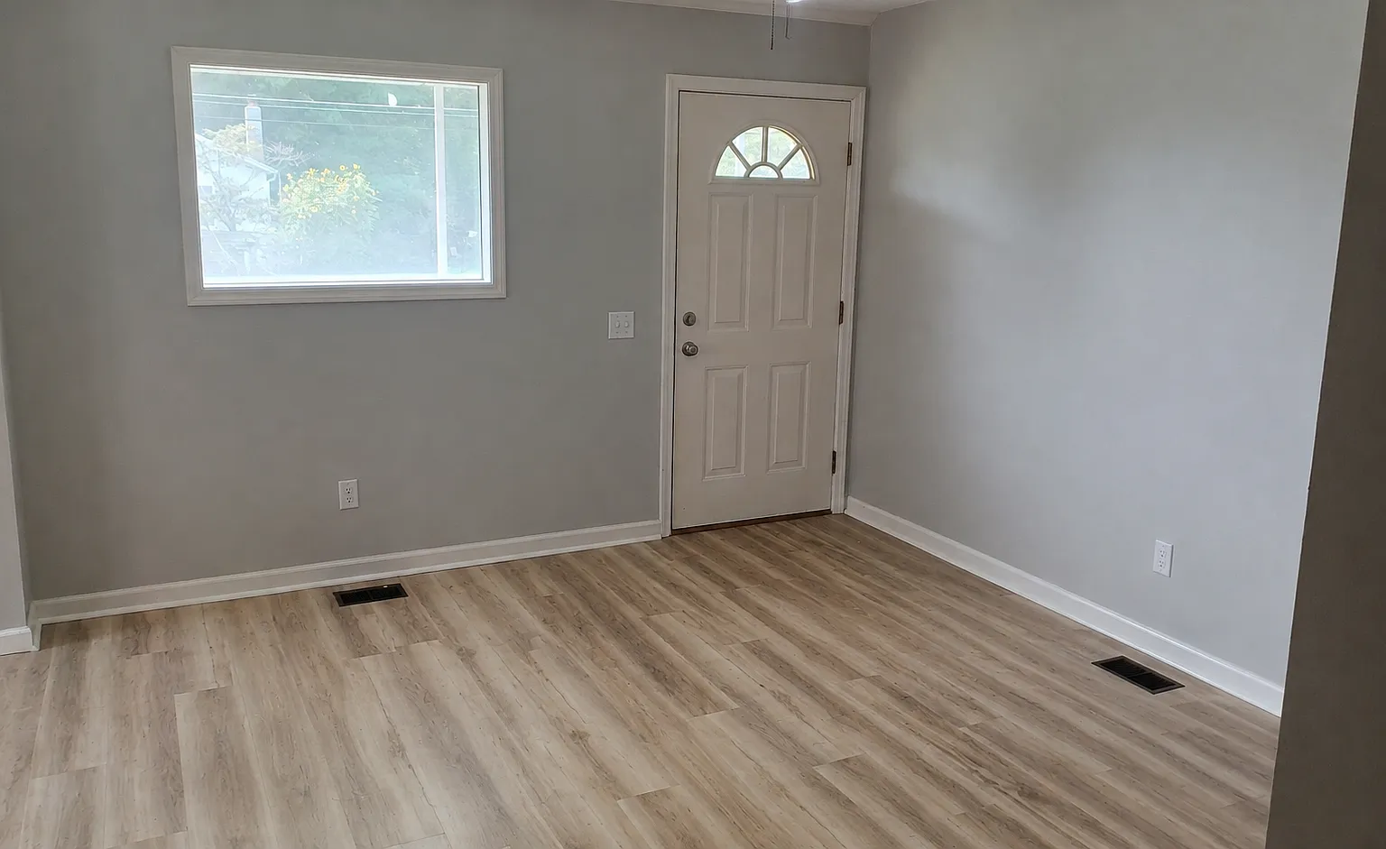 3 bed, 864 sqft, $1,300 — Photo 4