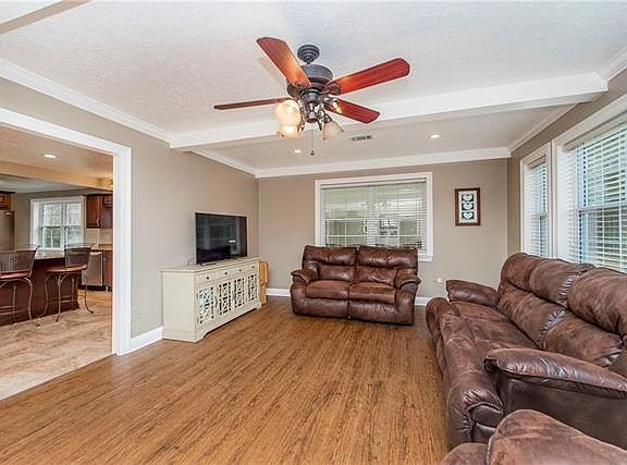 4th image of 220 Paul Ln