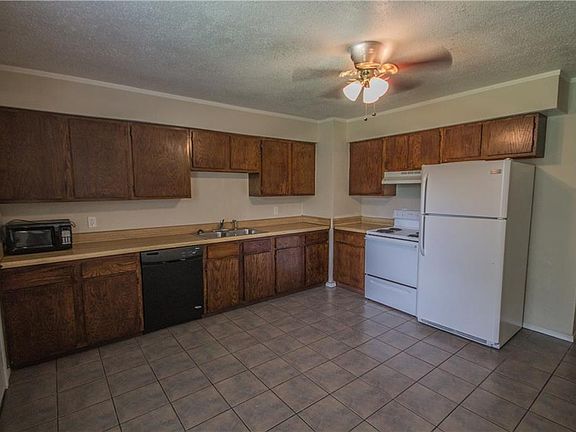 3rd image of 2416 W Olrich St