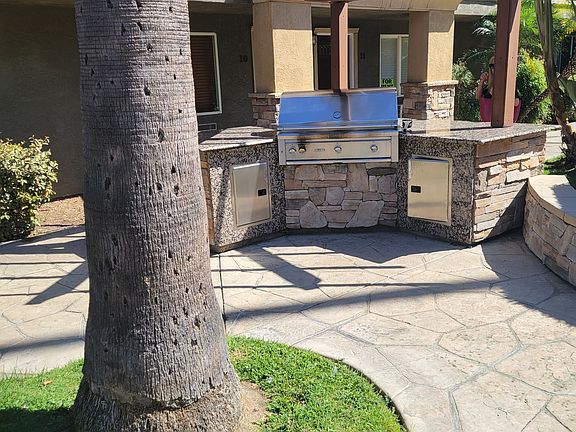 3rd image of 800 N Mollison Ave N #11