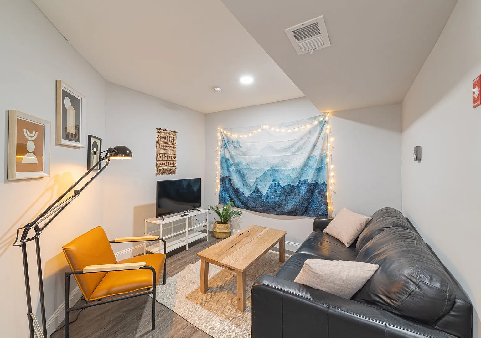 584 Orange Street — Photo 3