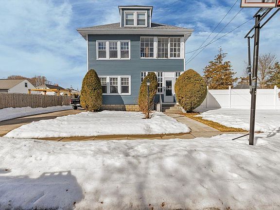 3rd image of 43 Woodbine St