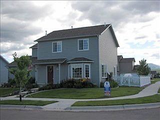 2nd image of 2402 Stratford Ln