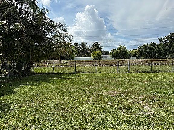 4th image of 7842 NW 1st St