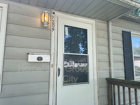 2nd image of 1209 Redwood Dr