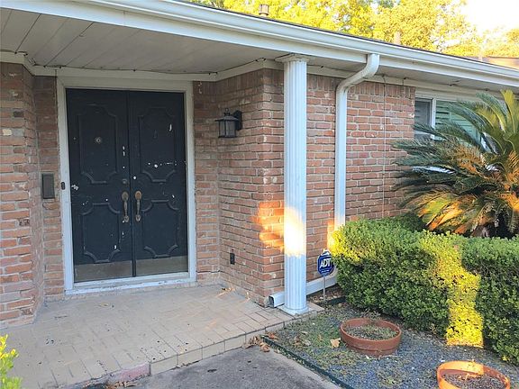 Double-door front entry.