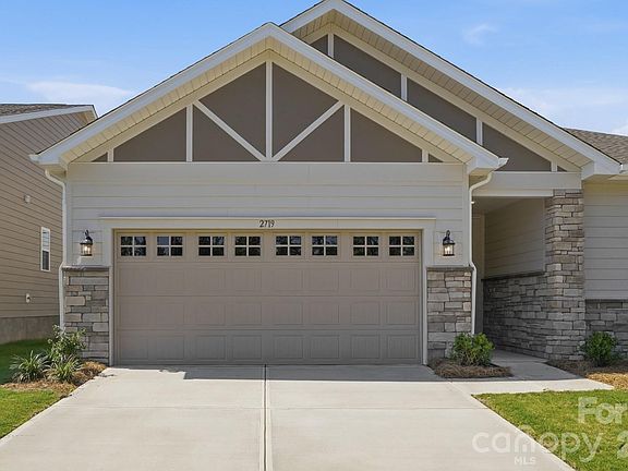 4th image of 2719 Westmont Dr