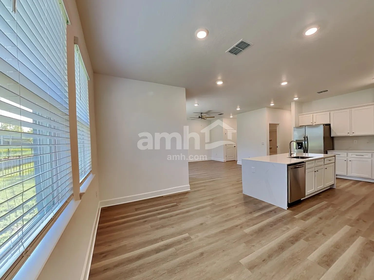 5 bed, 3.0 bath, 2377 sqft, $2,645 — Photo 4