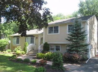 328 Horseneck Rd, Fairfield, NJ 07004