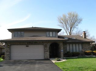 8516 W Sun Valley Dr, Palos Hills, IL