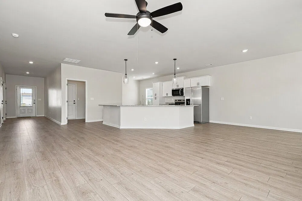 3 bed, 2.0 bath, 1863 sqft, $2,185 — Photo 4