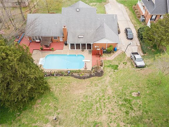 2nd image of 1681 N Starr Dr
