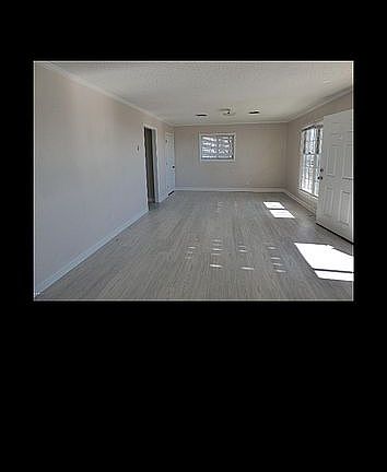Enormous Living/Family Rm