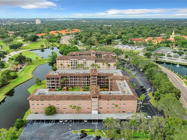 6100 Gulfport Blvd S #102 — Photo 4