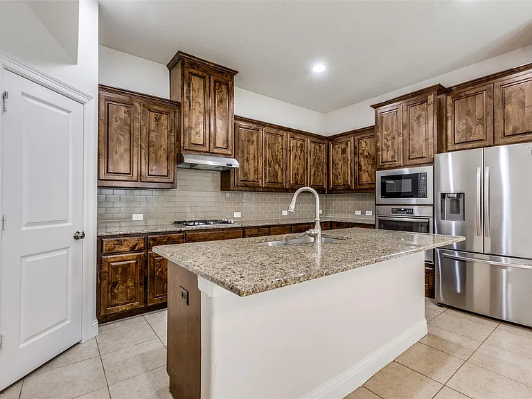 12618 Akenside Rd — Photo 12