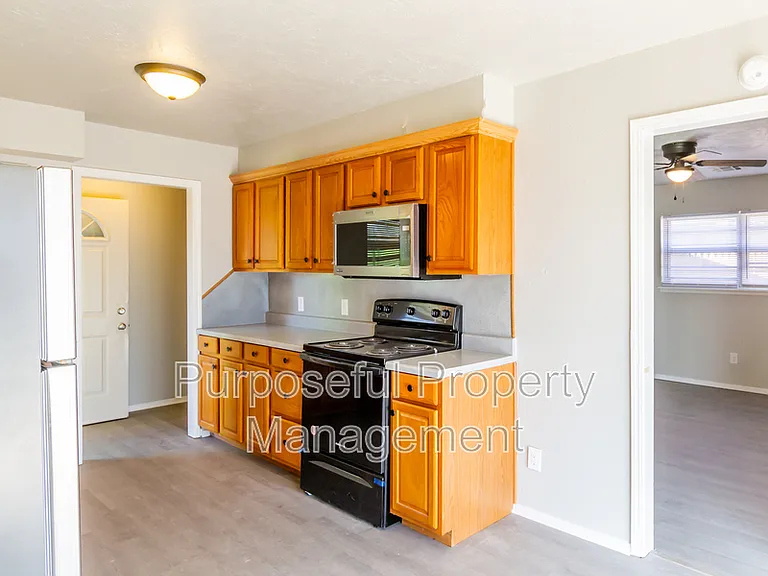 2624 N Markwell Ave — Photo 7