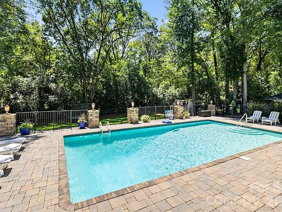 4th image of 4234 Rotunda Rd