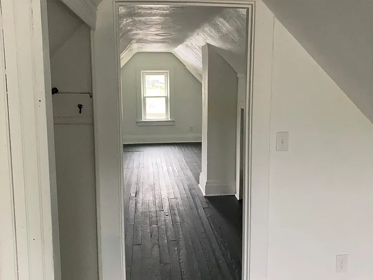 328 E 12th Ave — Photo 9