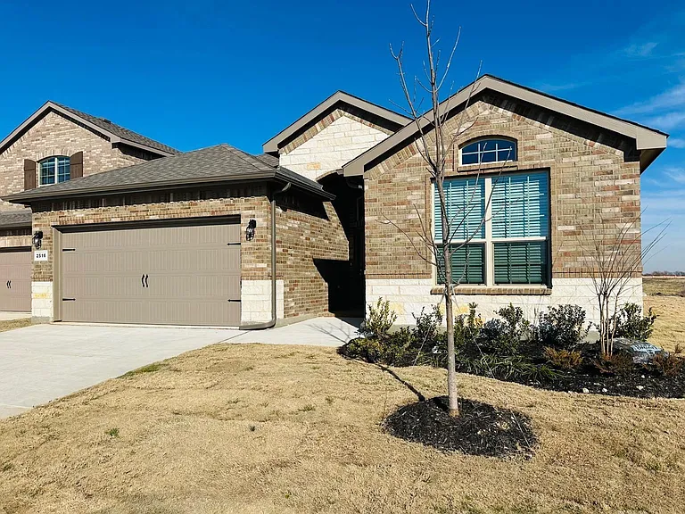 2516 Bellatrix Dr — Photo 2
