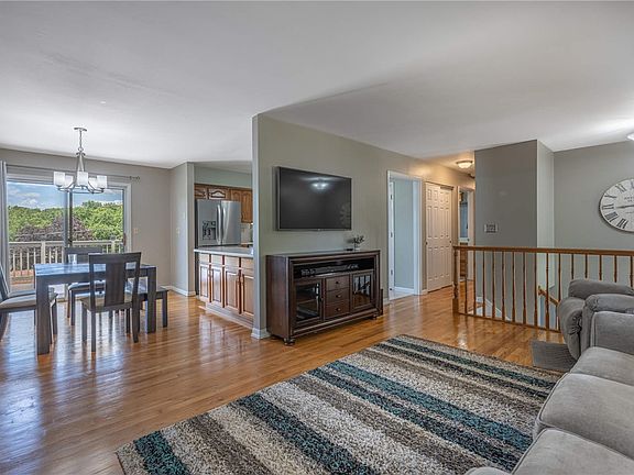 4th image of 709 Friar Tuck Ct