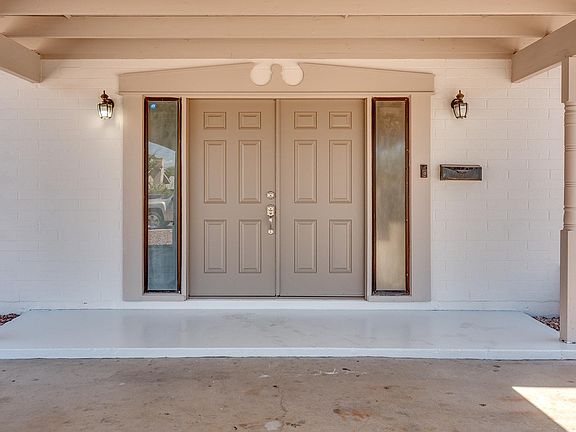 3rd image of 1119 E Bishop Dr