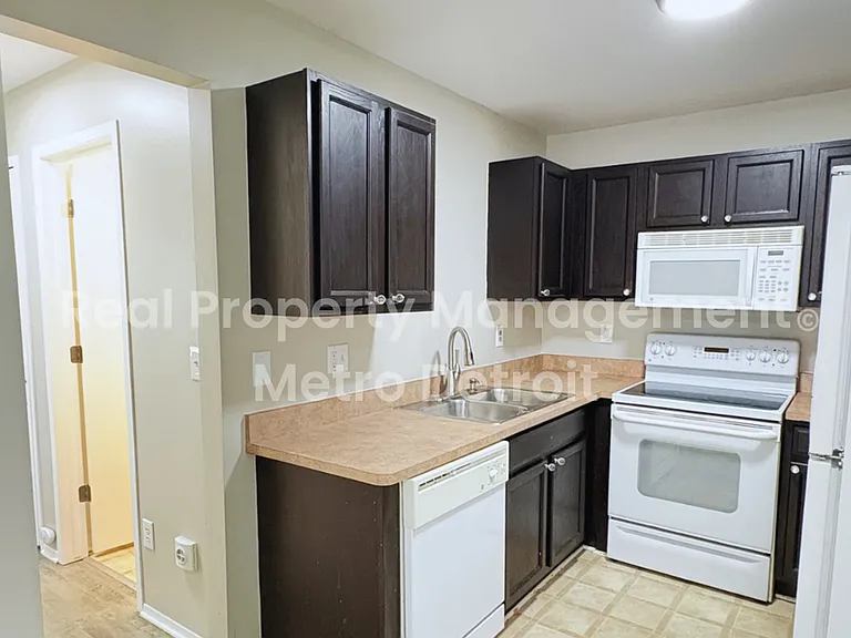 15628 Stone Crossing Dr — Photo 4