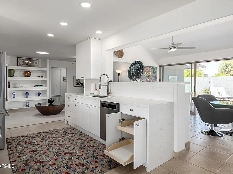644 E La Jolla Dr — Photo 10