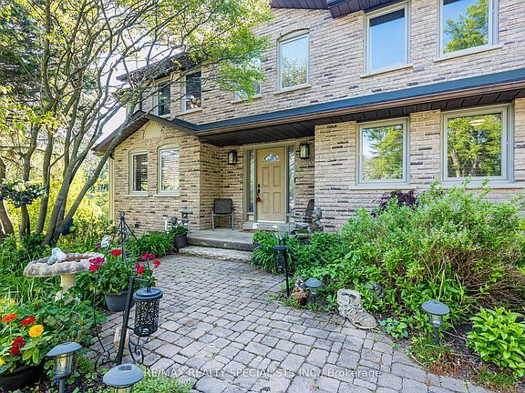4th image of 9 McCartney Dr
