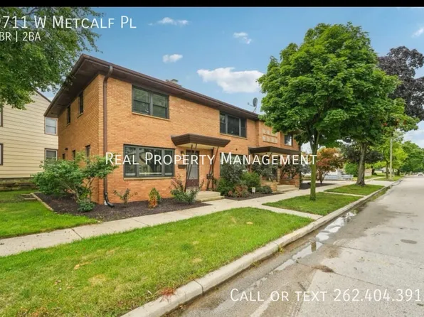 9711 W Metcalf Pl, Milwaukee, WI 53222