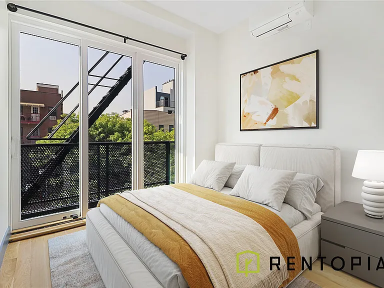 209 Montrose Ave #5B — Photo 6