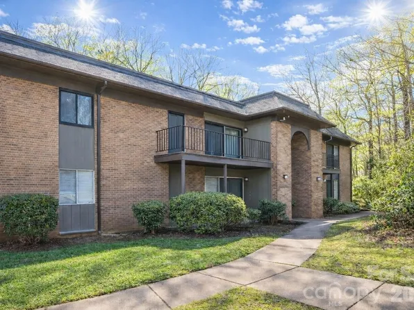 133 Orchard Trace Ln, Charlotte, NC 28213