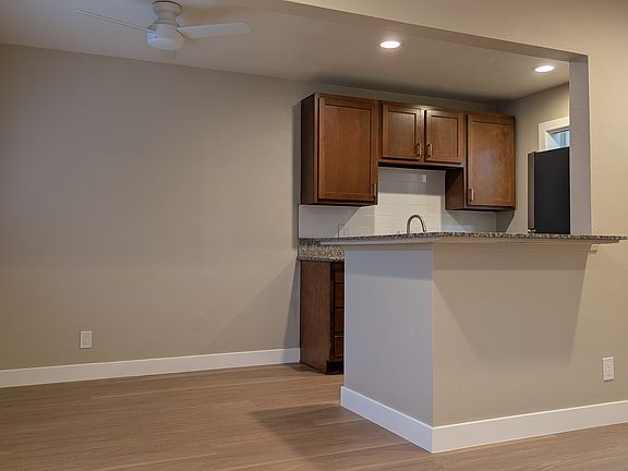 5th image of 1387 Newport Ave