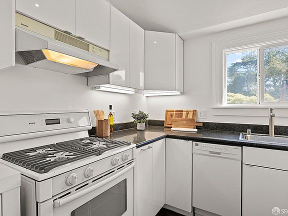5th image of 228 Clayton St #3