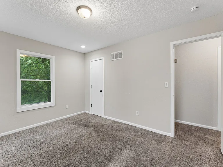 416 SE Claremont St — Photo 30