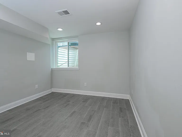 1439 N Newkirk St — Photo 28
