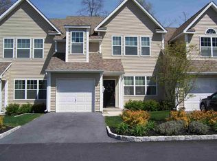 30 Halley Ct, Poughkeepsie, NY 12601